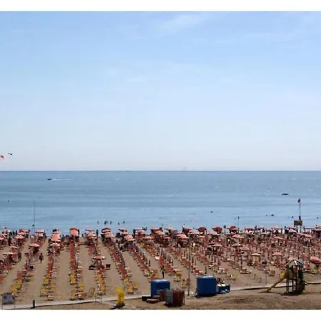Two Bedrooms In - Pool - Parking - Beach Place Amenities Appartamento *