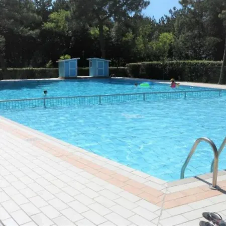 Two Bedrooms In - Pool - Parking - Beach Place Amenities *