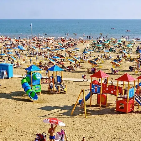 Two Bedrooms In - Pool - Parking - Beach Place Amenities Bibione